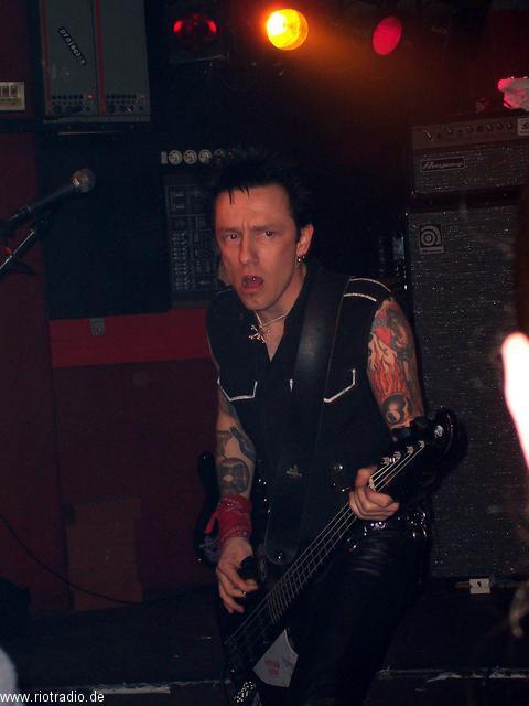 uksubs_vibrators_20050202--0009_1.jpg.jpg