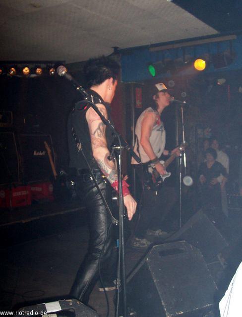 uksubs_vibrators_20050202--0012_1.jpg.jpg