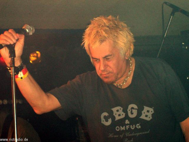 uksubs_vibrators_20050202--0033_1.jpg.jpg