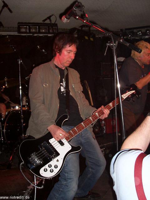 uksubs_vibrators_20050202--0046_1.jpg.jpg