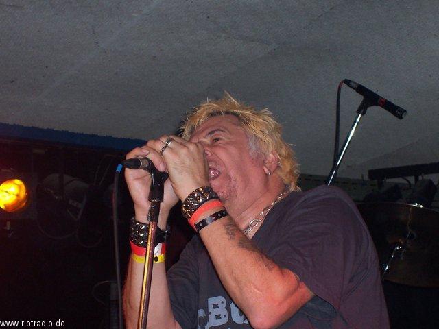 uksubs_vibrators_20050202--0062_1.jpg.jpg